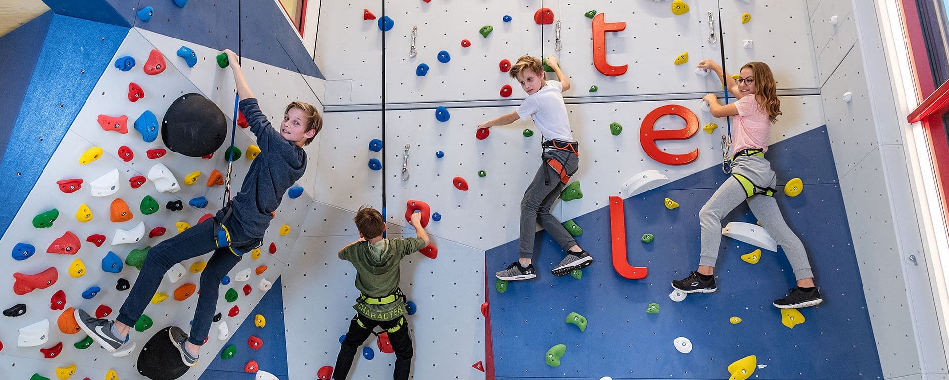 Kletterwand in der Kinder-Erlebniswelt, Familienurlaub in Salzburg